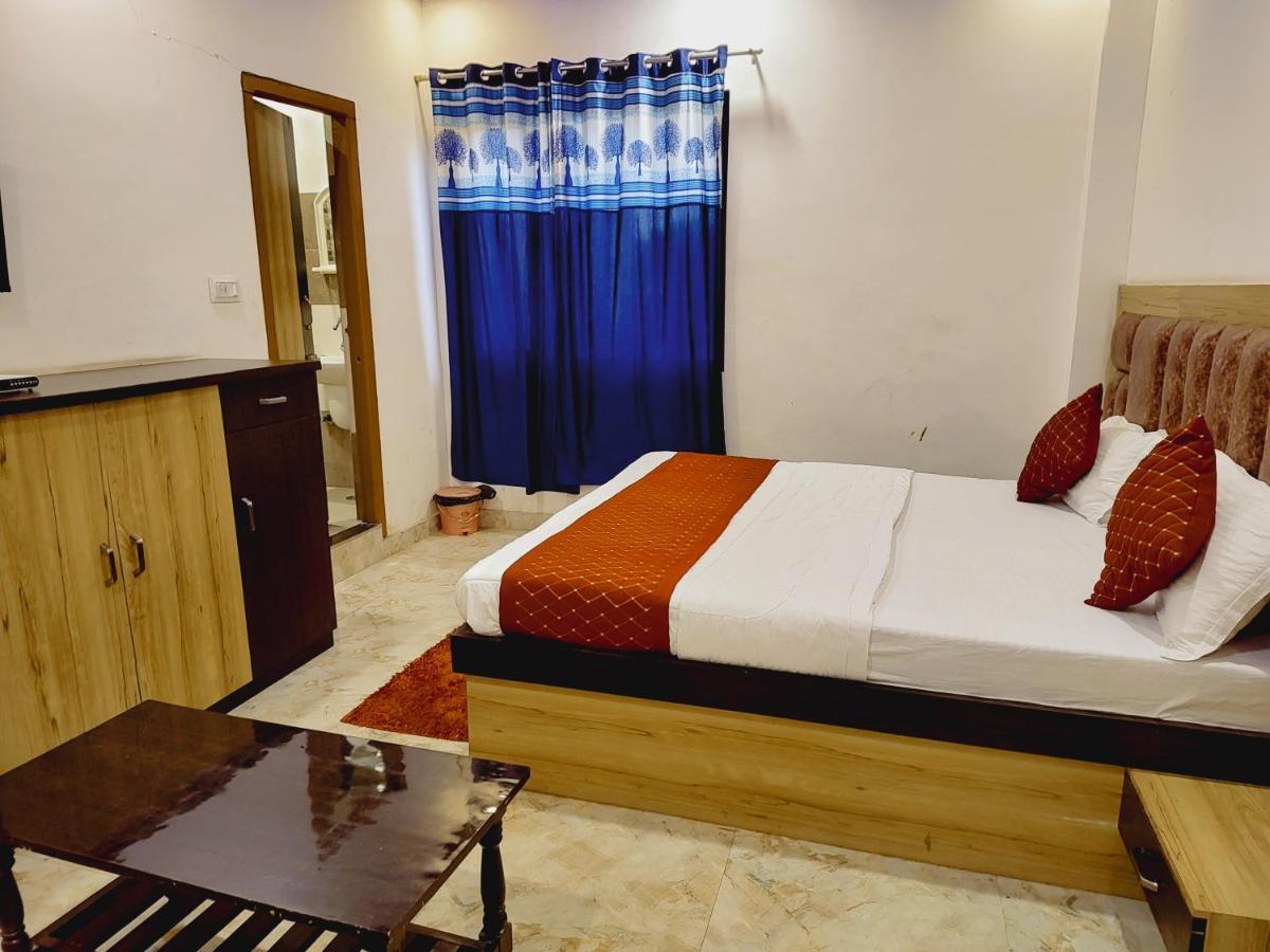 Elegance Hotel And Banquet Ayodhya Exteriör bild