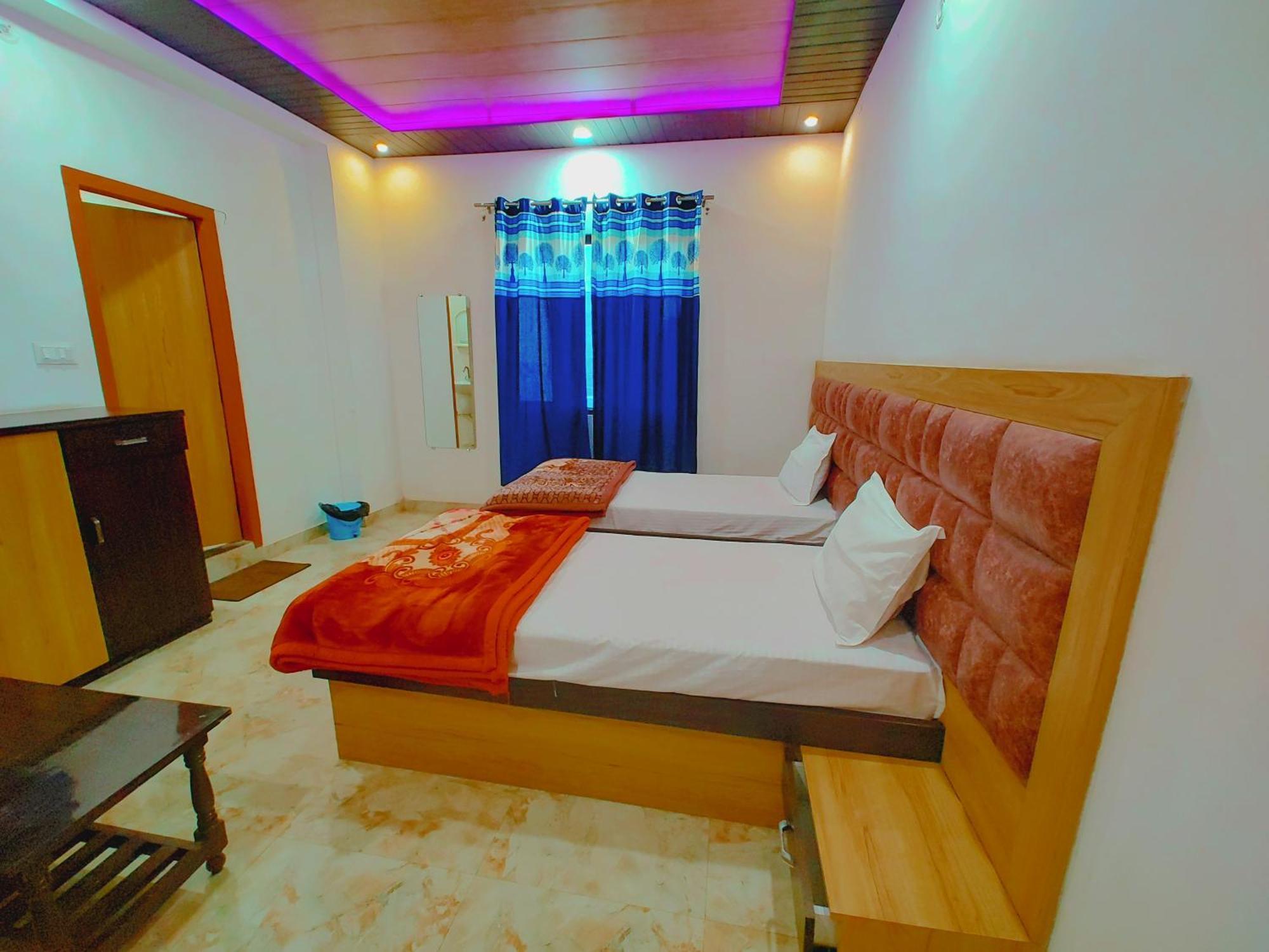 Elegance Hotel And Banquet Ayodhya Exteriör bild