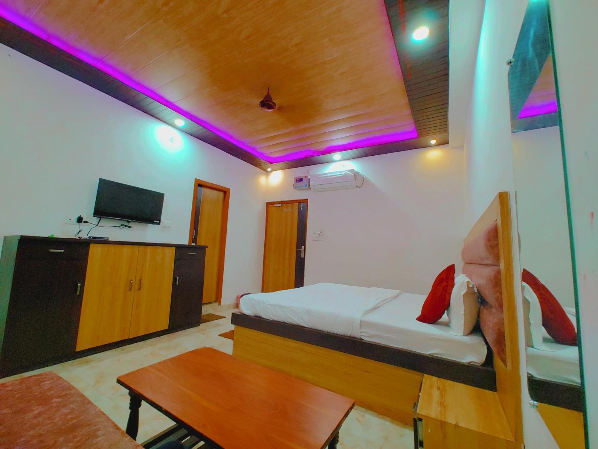 Elegance Hotel And Banquet Ayodhya Exteriör bild