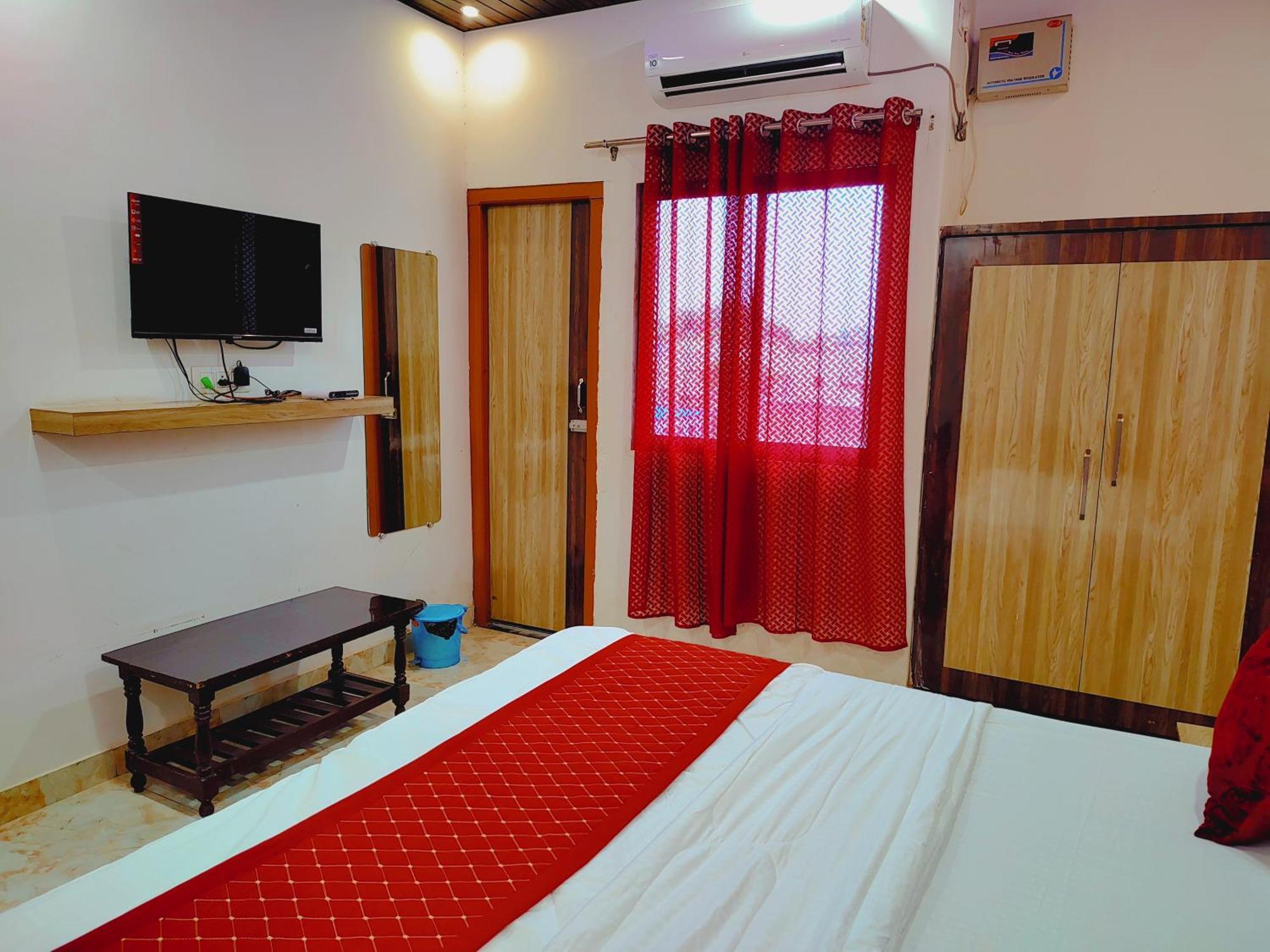 Elegance Hotel And Banquet Ayodhya Exteriör bild