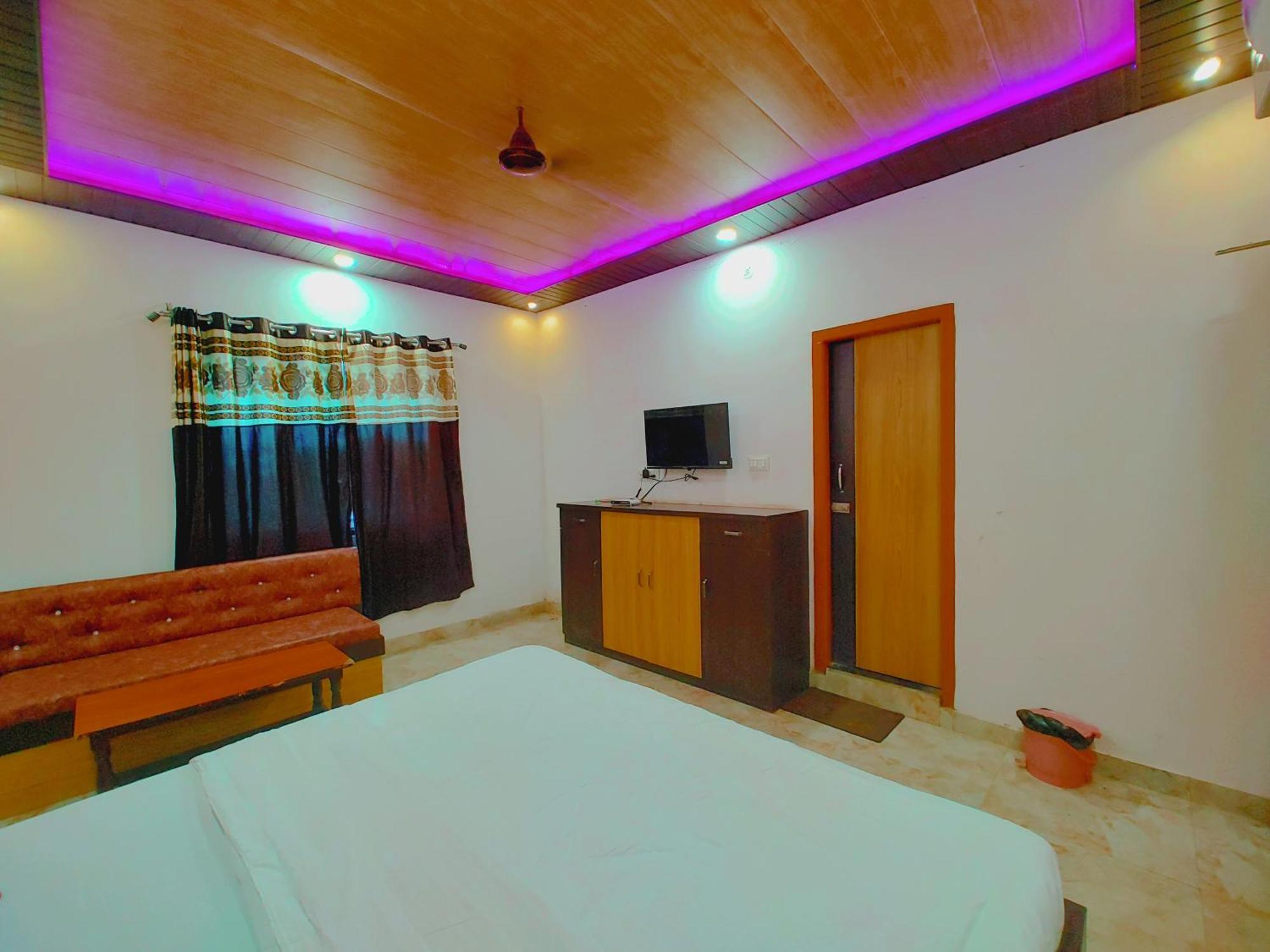 Elegance Hotel And Banquet Ayodhya Exteriör bild