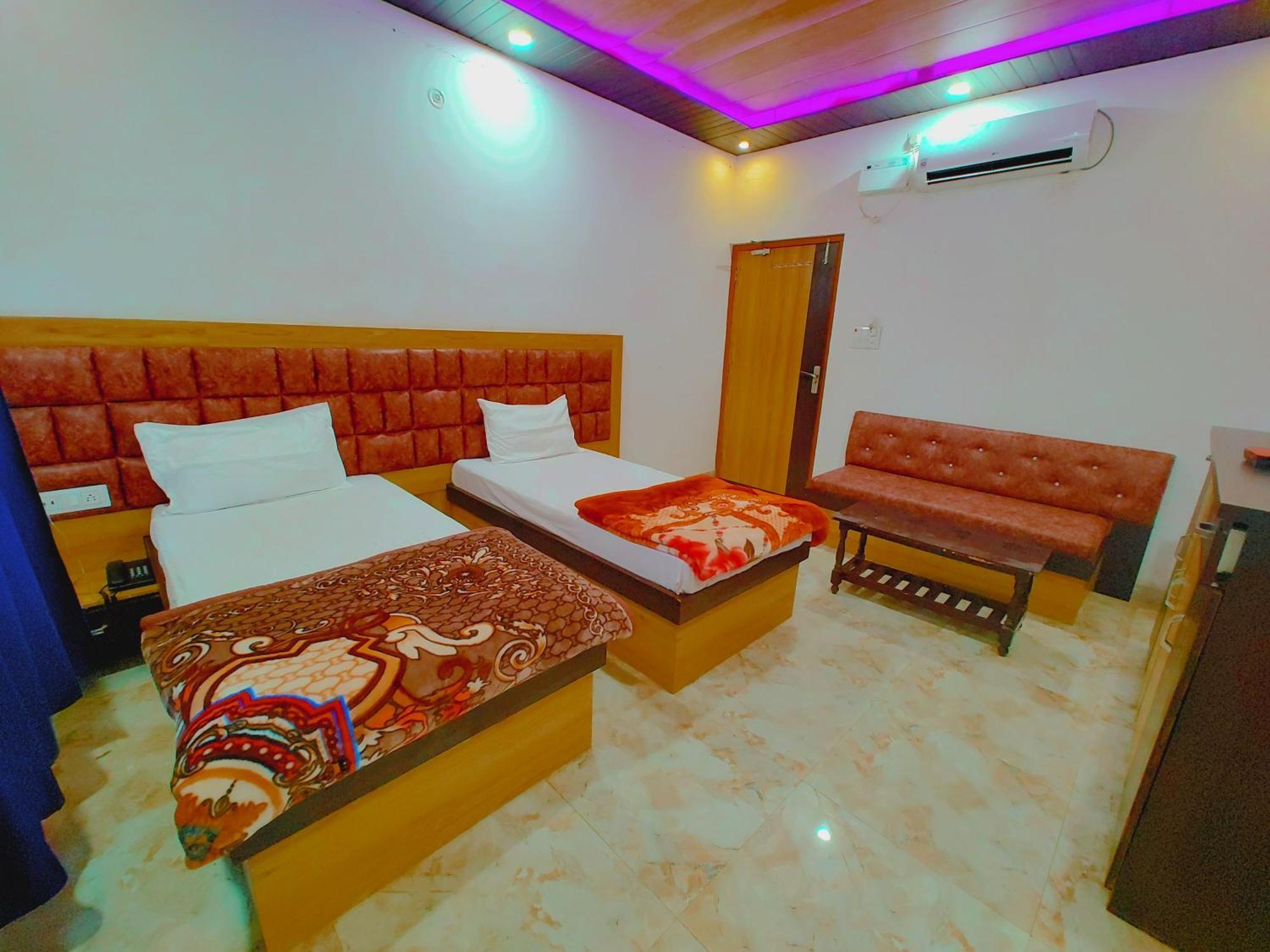 Elegance Hotel And Banquet Ayodhya Exteriör bild