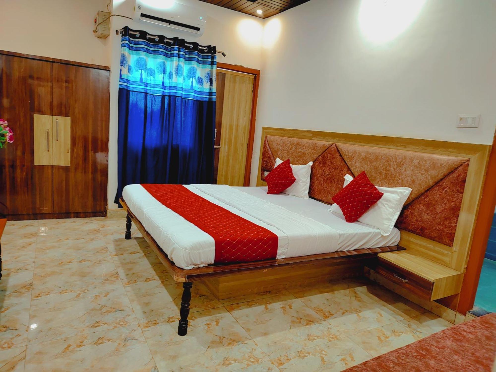 Elegance Hotel And Banquet Ayodhya Exteriör bild