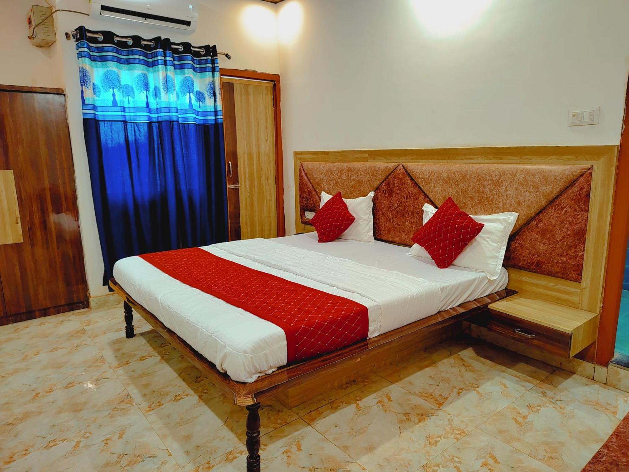 Elegance Hotel And Banquet Ayodhya Exteriör bild